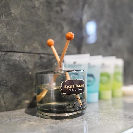 אילבן Eleven Spa Suites Jerusalem Exterior photo